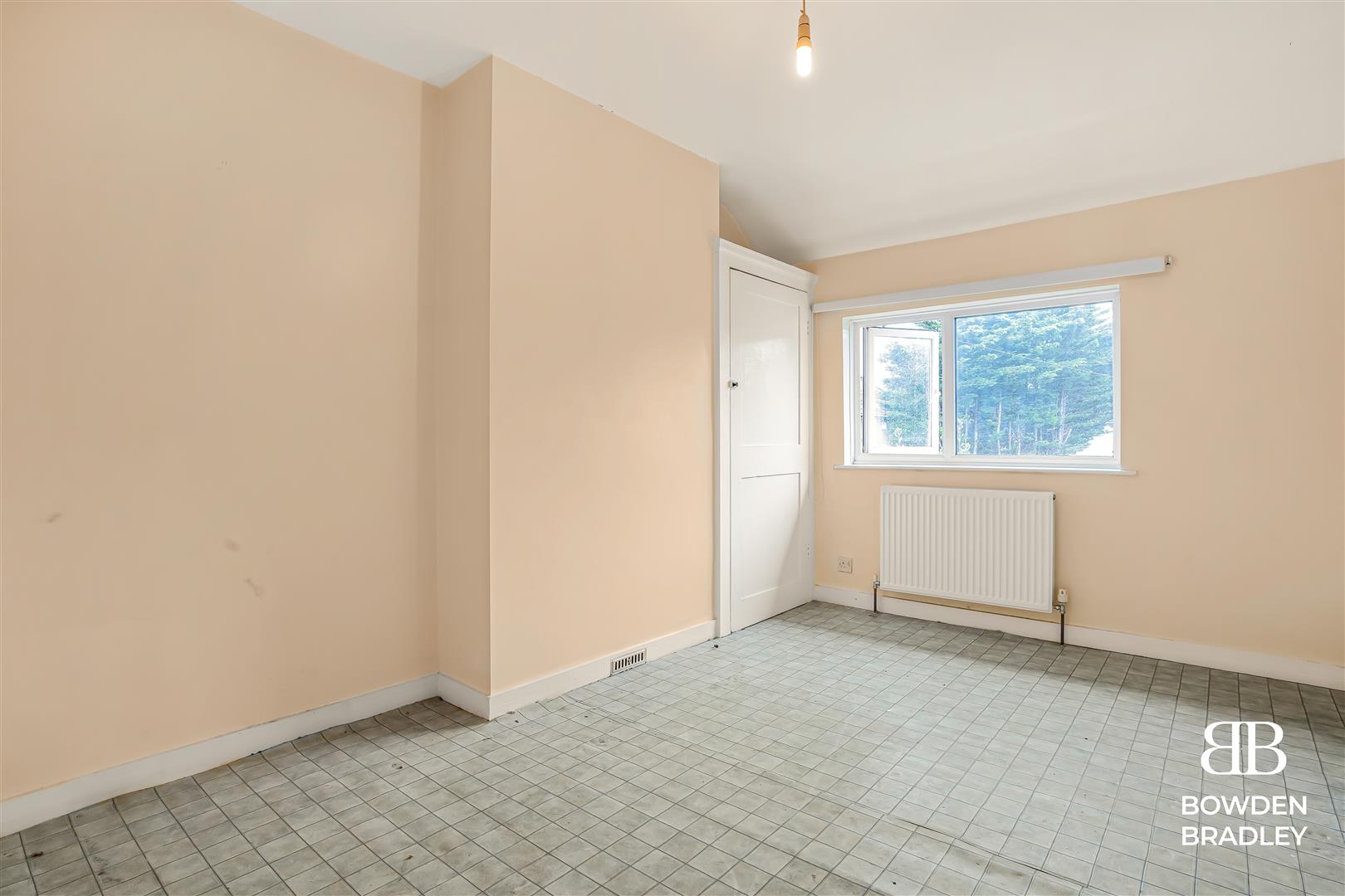 3 bed semi-detached house for sale in Sutton Road, Barking  - Property Image 7