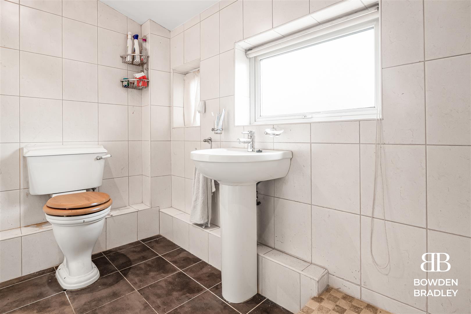 3 bed semi-detached house for sale in Sutton Road, Barking  - Property Image 11