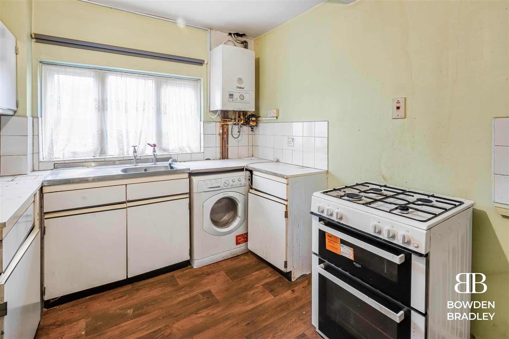 3 bed semi-detached house for sale in Sutton Road, Barking  - Property Image 5