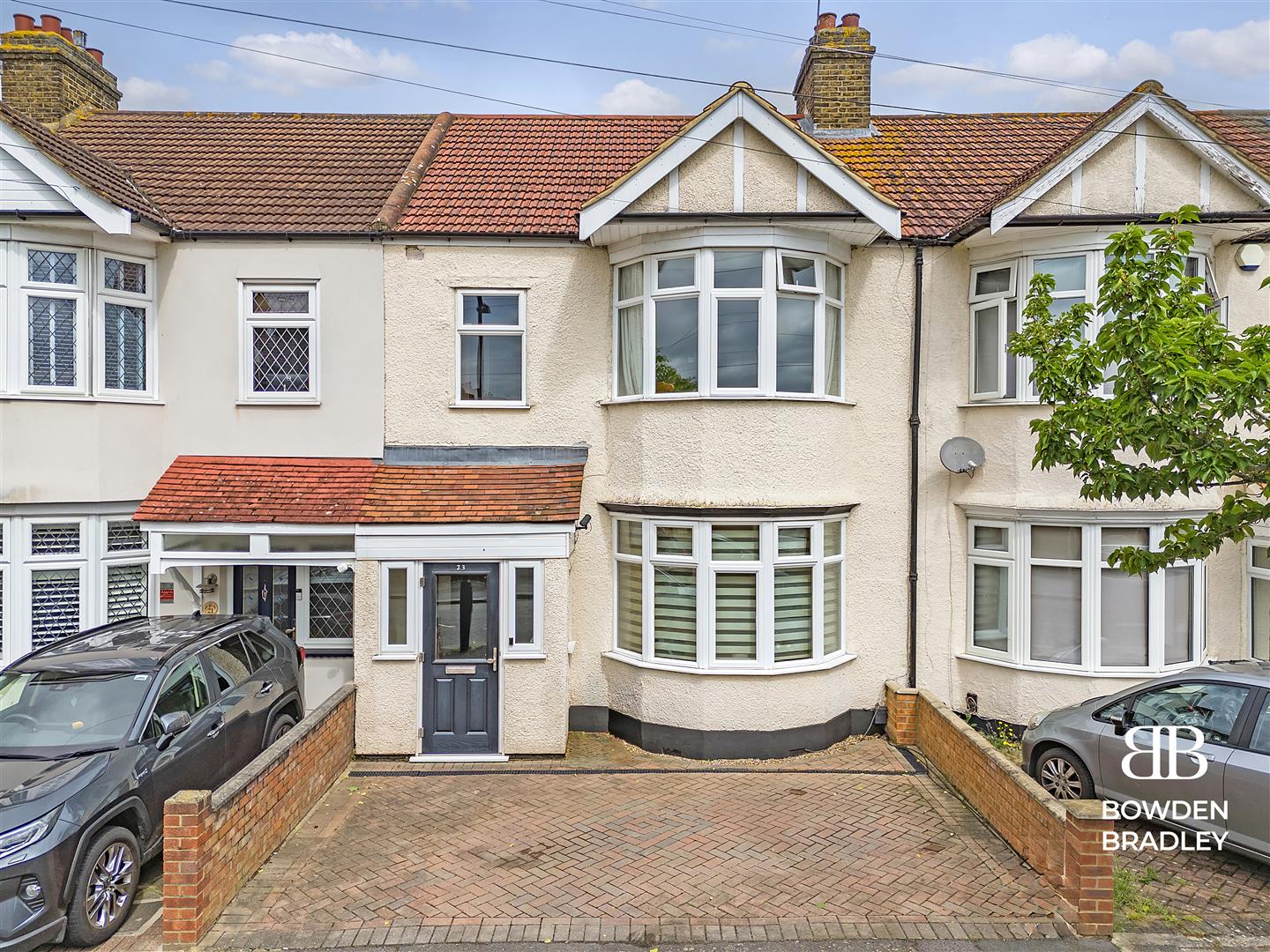 4 bed terraced house for sale in Chestnut Grove, Hainault  - Property Image 1