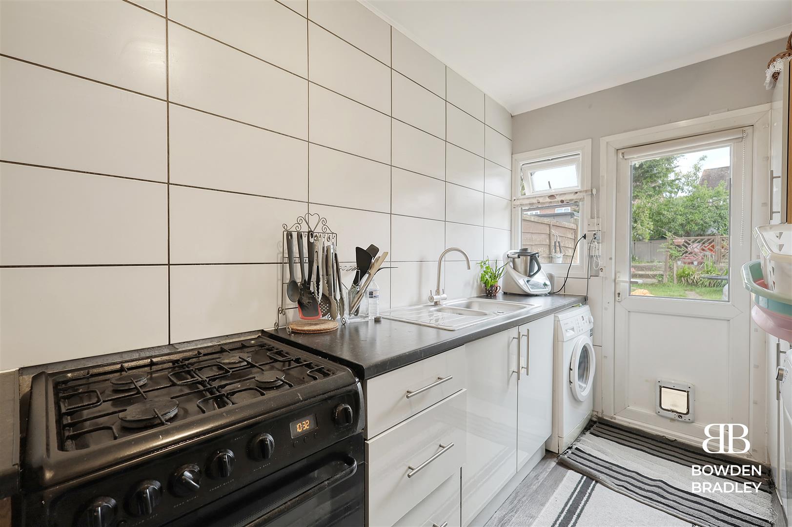 3 bed terraced house for sale in Manford Cross, Chigwell  - Property Image 9