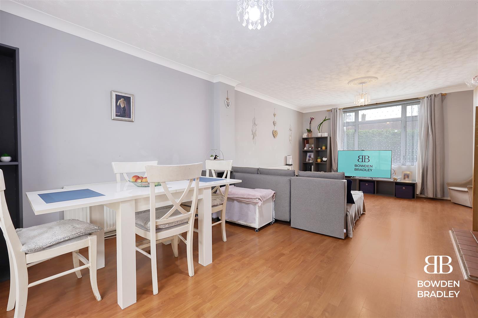 3 bed terraced house for sale in Manford Cross, Chigwell  - Property Image 2