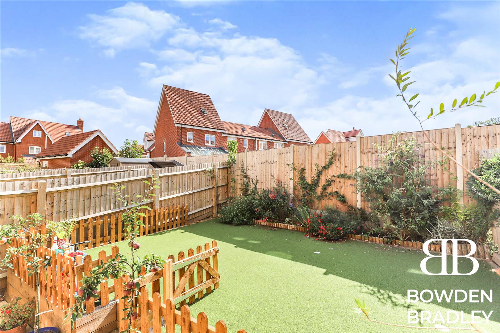 3 bed end of terrace house for sale in Periwinkle Gardens, Chigwell  - Property Image 12