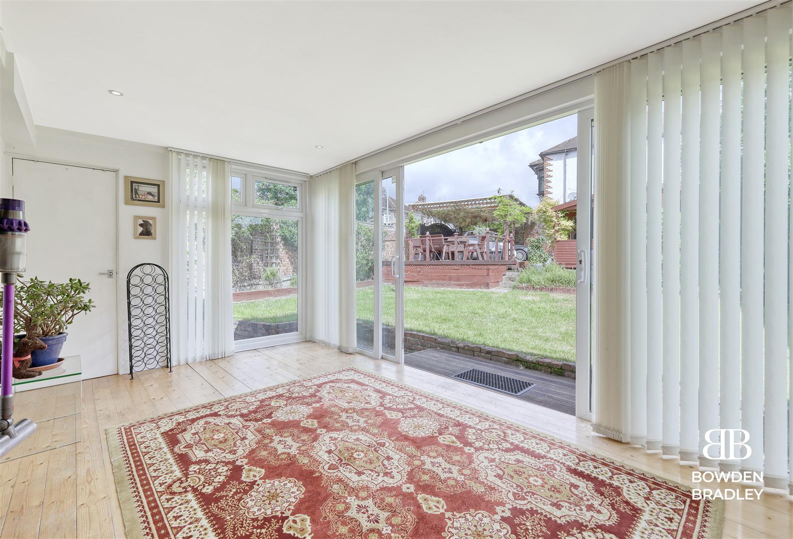 4 bed semi-detached house for sale in Aragon Drive, Hainault  - Property Image 15