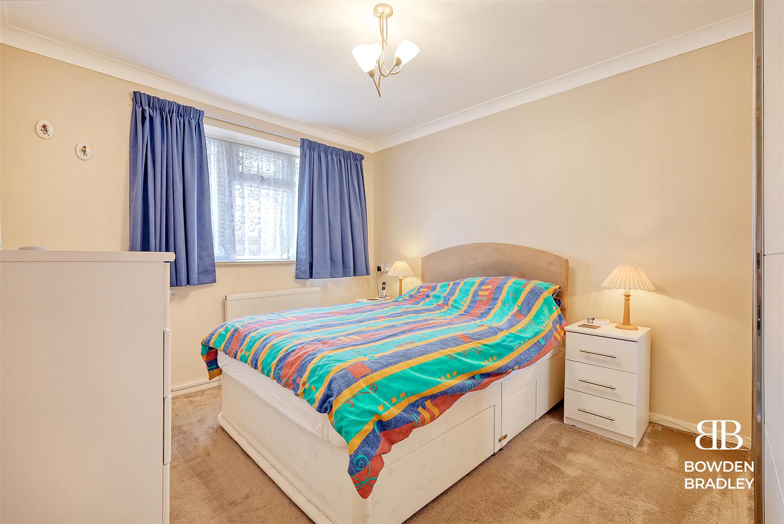 3 bed semi-detached house for sale in Trotwood, Chigwell  - Property Image 12