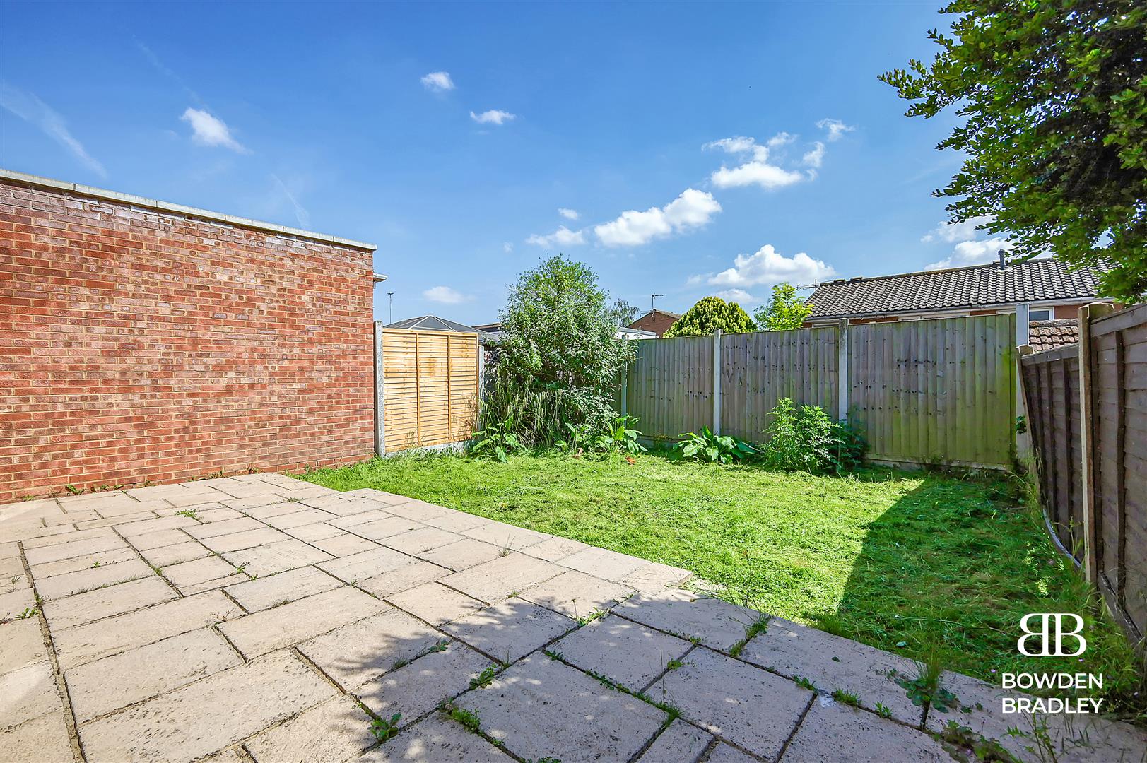 3 bed semi-detached house for sale in Trotwood, Chigwell  - Property Image 18