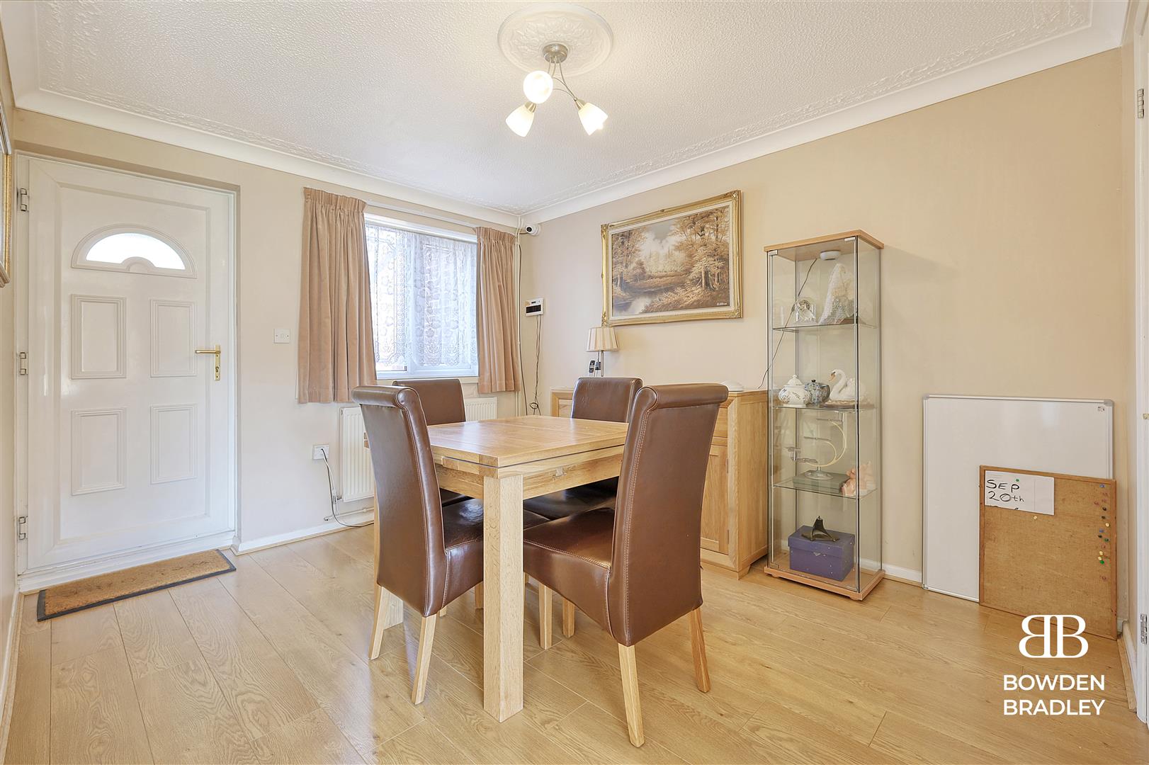 3 bed semi-detached house for sale in Trotwood, Chigwell  - Property Image 3