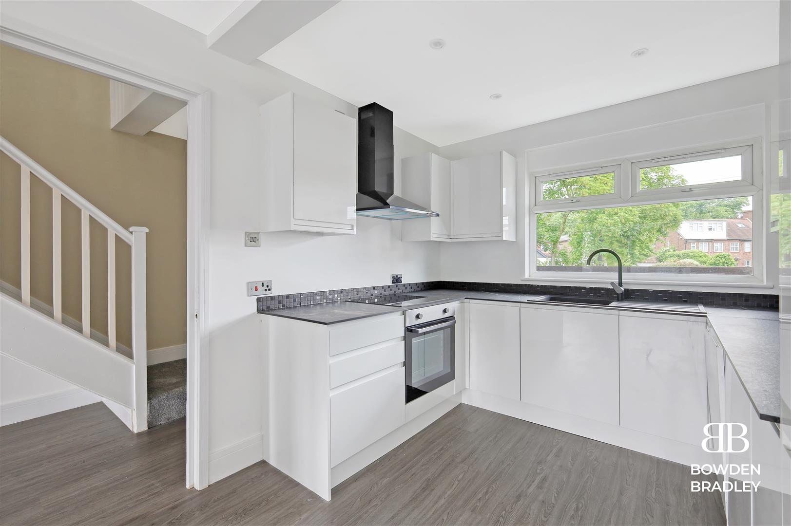 3 bed flat for sale in Maybank Road, South Woodford  - Property Image 1