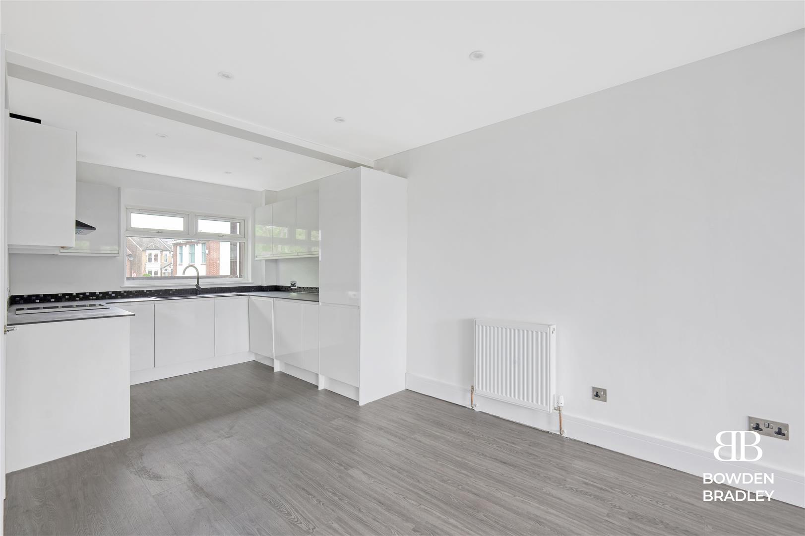 3 bed flat for sale in Maybank Road, South Woodford  - Property Image 10