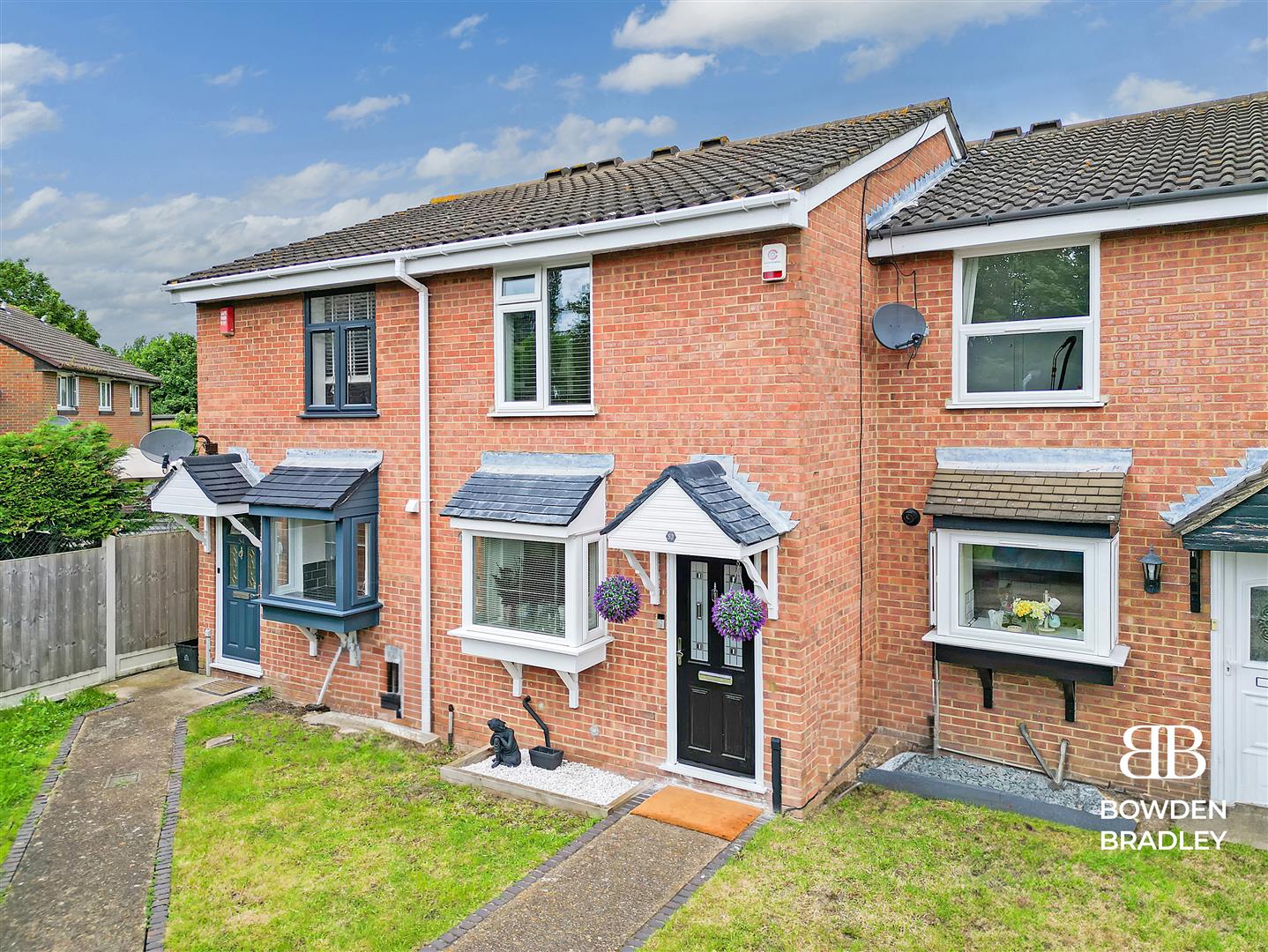 2 bed terraced house for sale in Millhaven Close, Romford  - Property Image 3