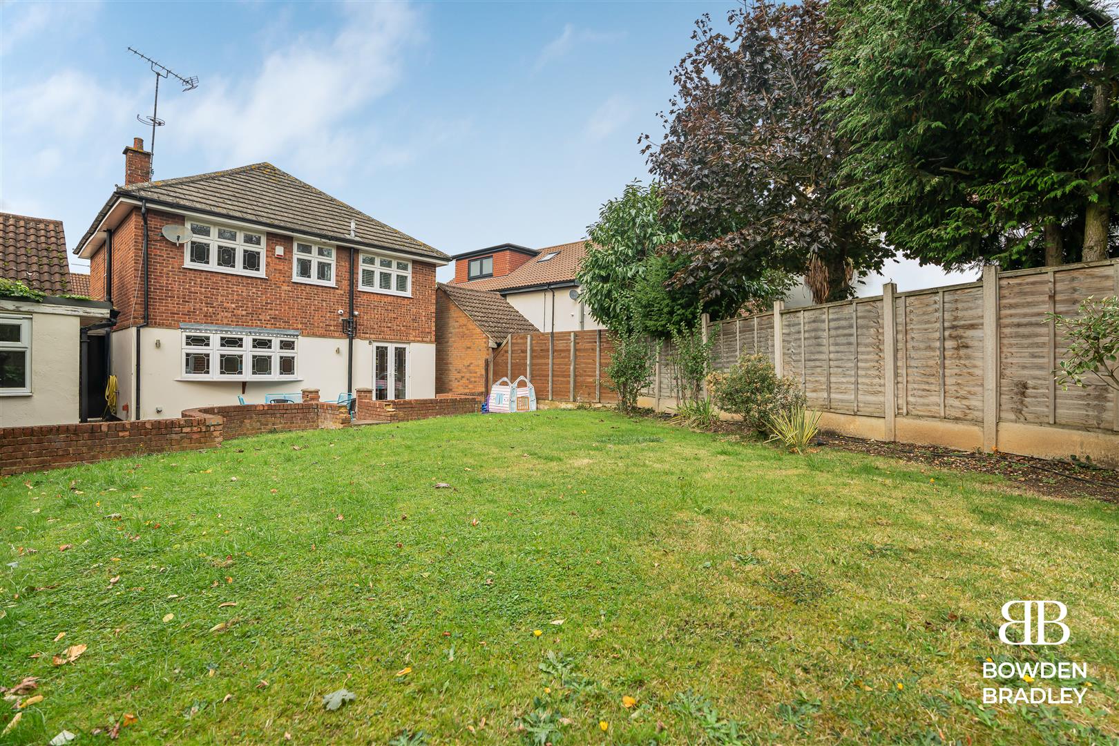 4 bed detached house for sale in St. Marys Way, Chigwell  - Property Image 19