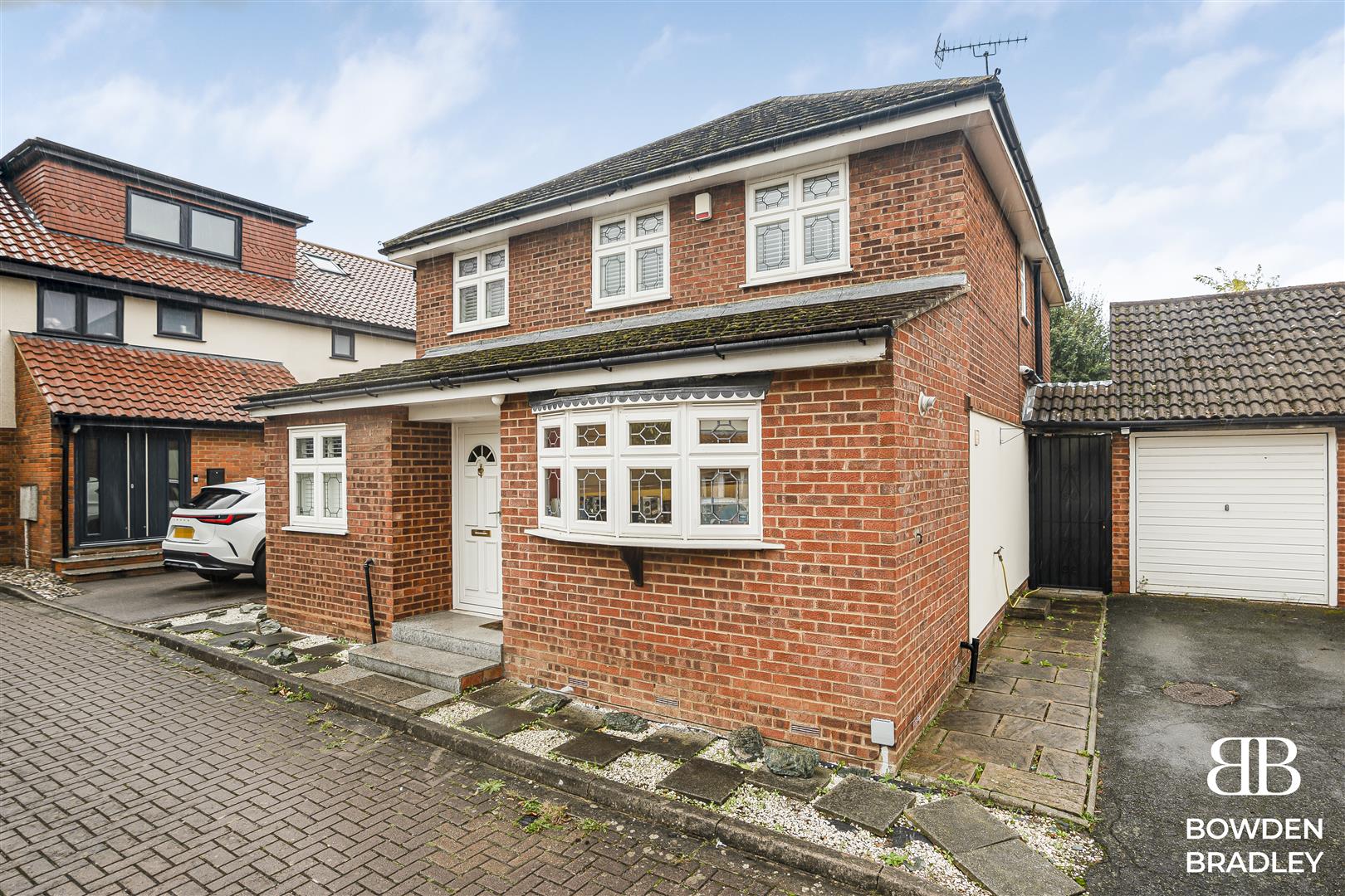 4 bed detached house for sale in St. Marys Way, Chigwell  - Property Image 2