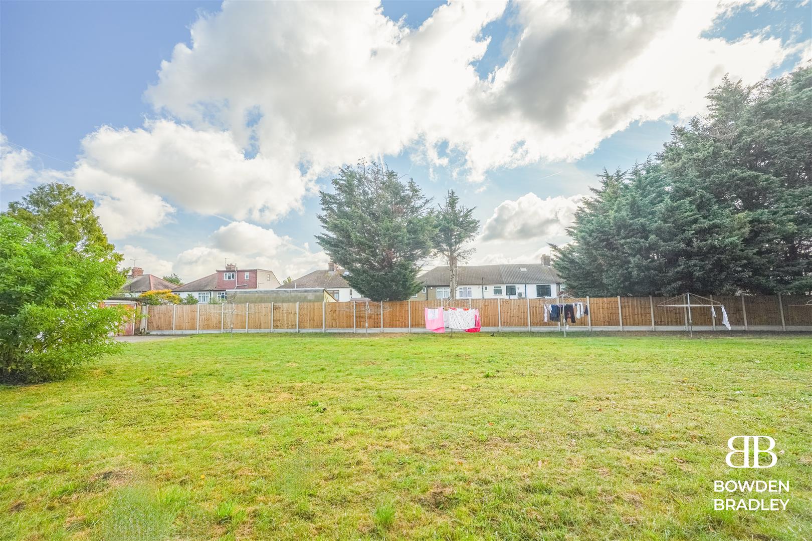 2 bed flat for sale in Longwood Gardens, Hainault  - Property Image 12