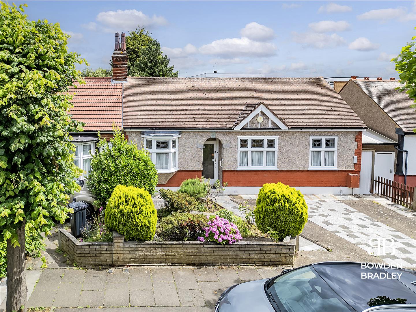 2 bed semi-detached bungalow for sale in Geariesville Gardens, Barkingside  - Property Image 1