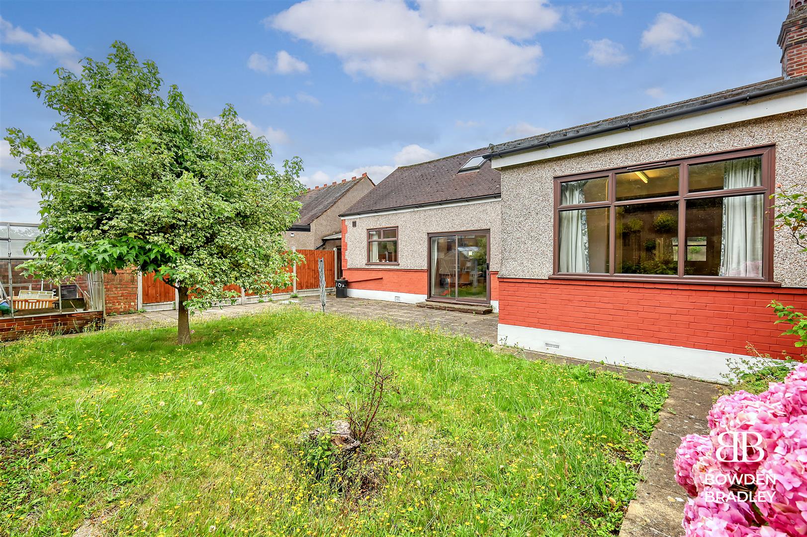 2 bed semi-detached bungalow for sale in Geariesville Gardens, Barkingside  - Property Image 18