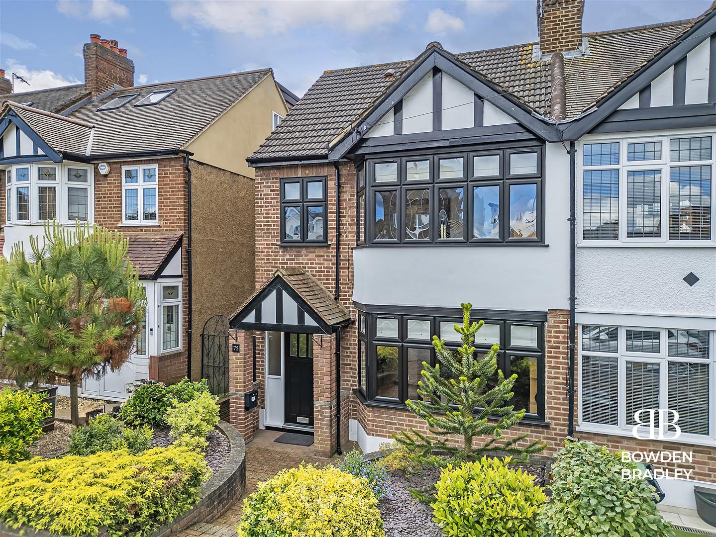 4 bed end of terrace house for sale in Turpins Lane, Woodford Green  - Property Image 1