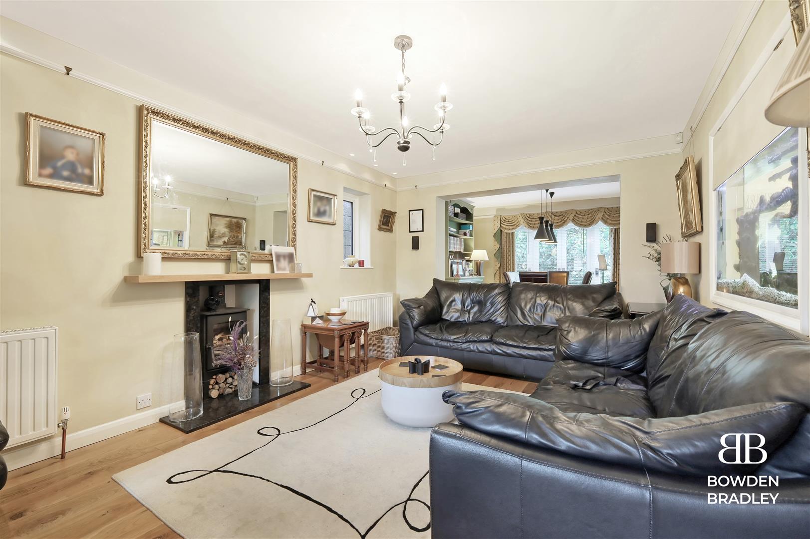 4 bed detached house for sale in Chester Road, Chigwell  - Property Image 4