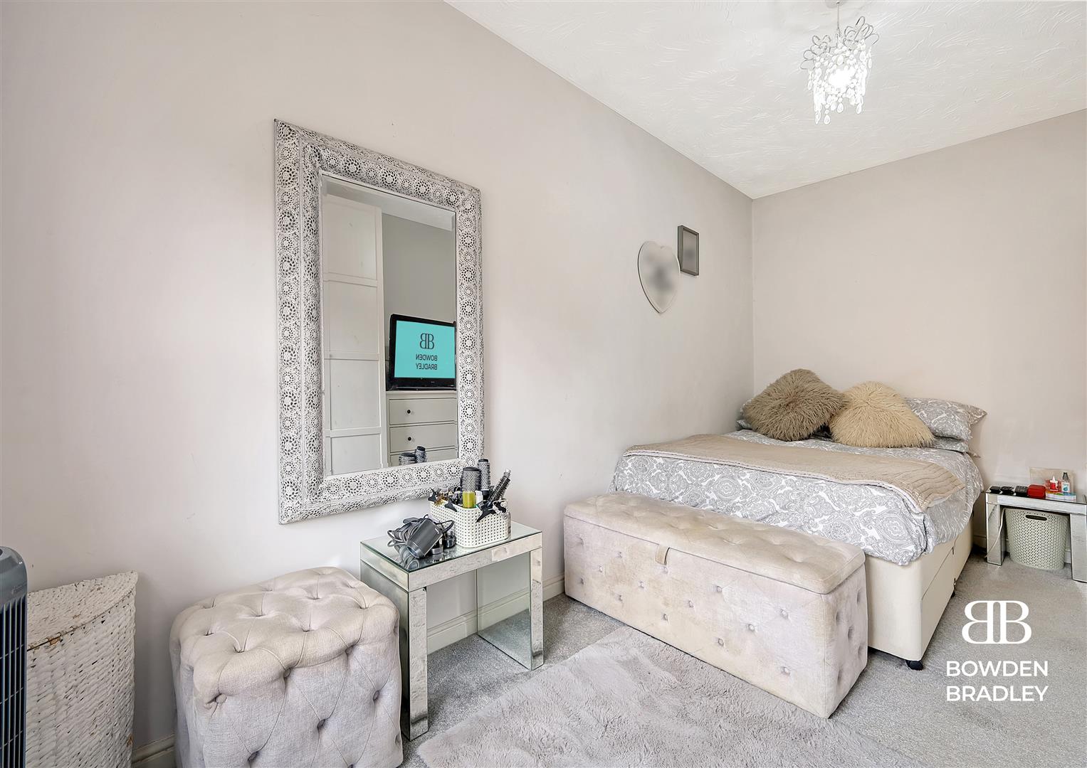 2 bed end of terrace house for sale in Chelsea Gardens, Harlow  - Property Image 16