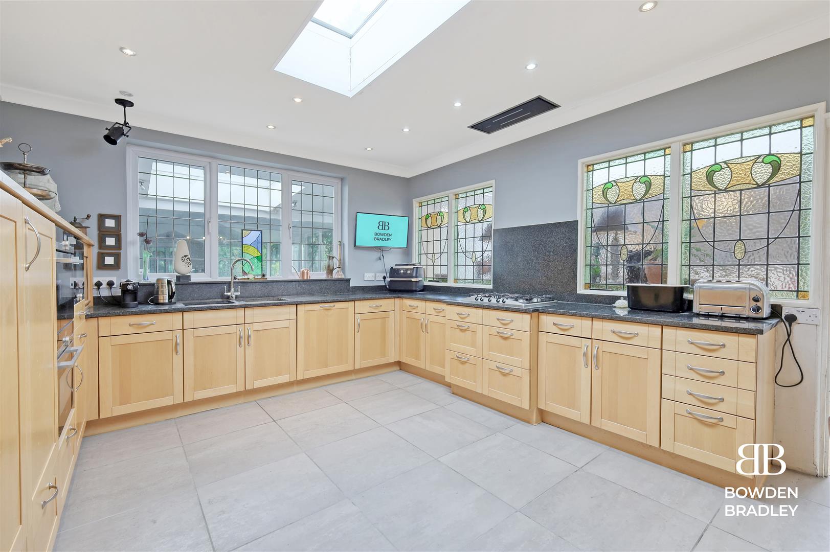 6 bed detached house for sale in Westrow Gardens, Goodmayes  - Property Image 23