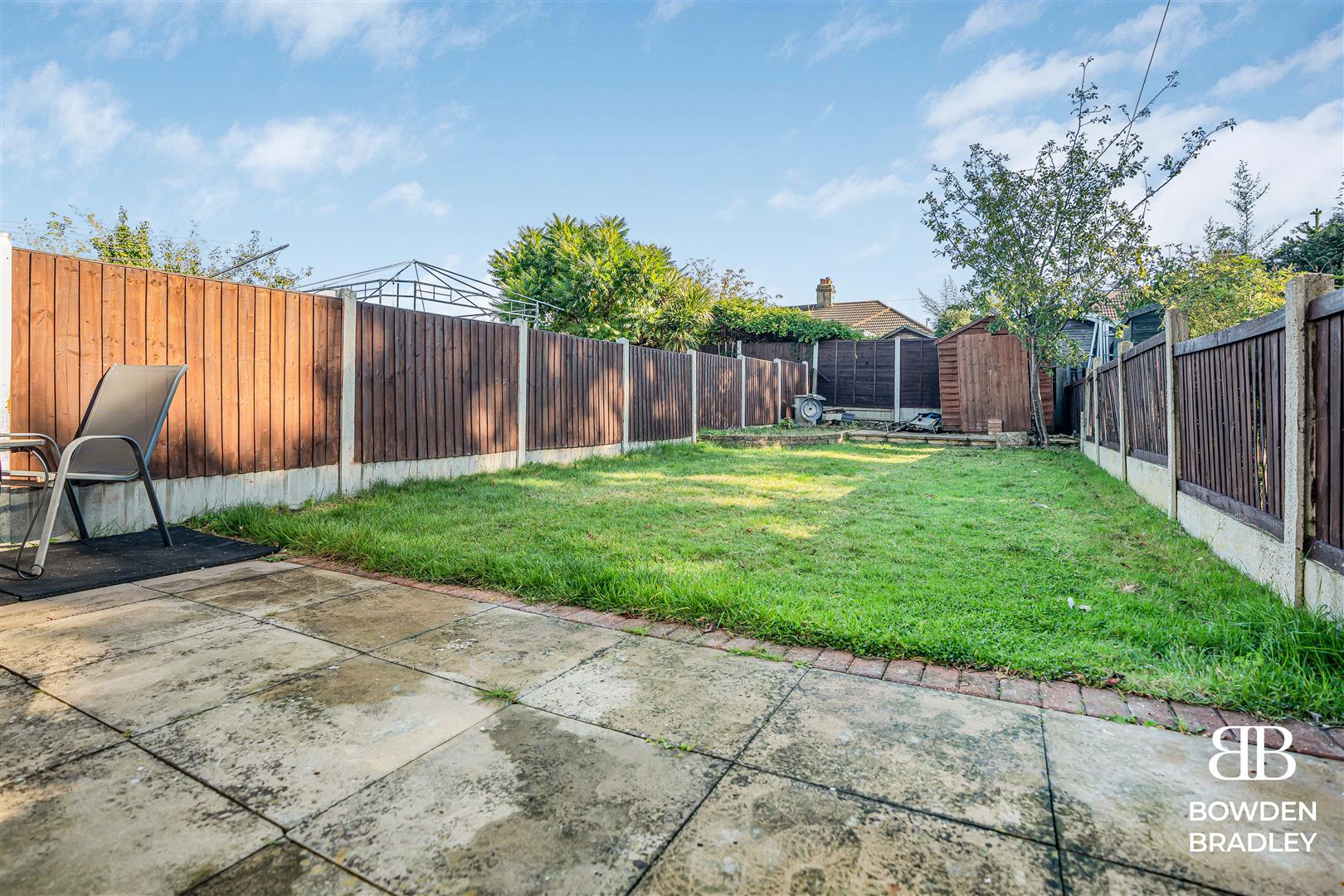 5 bed terraced house for sale in Clinton Crescent, Hainault  - Property Image 16