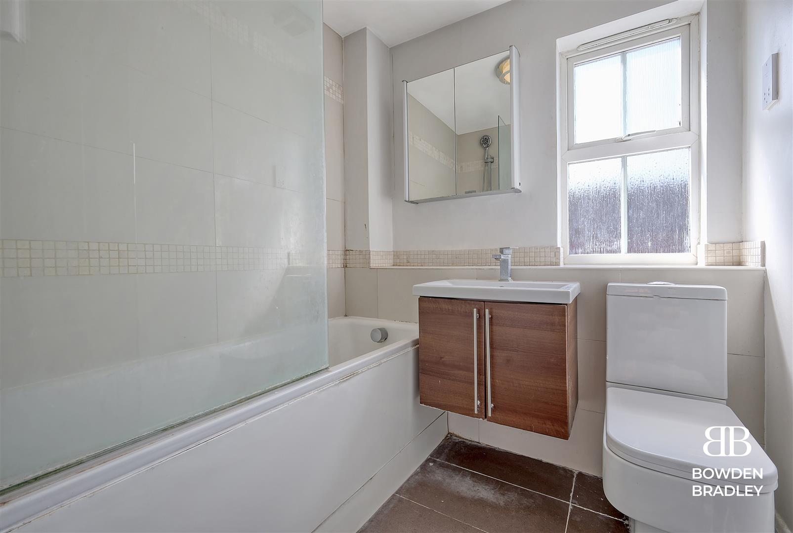 3 bed semi-detached house for sale in Karina Close, Chigwell  - Property Image 15