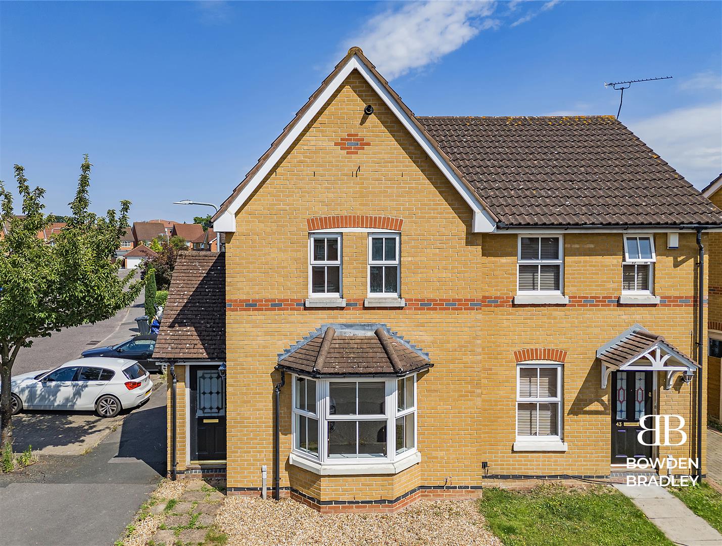 3 bed semi-detached house for sale in Karina Close, Chigwell  - Property Image 20