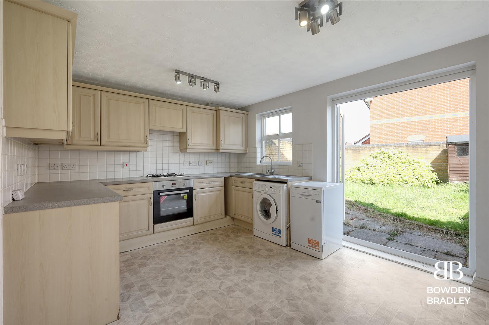 3 bed semi-detached house for sale in Karina Close, Chigwell  - Property Image 7