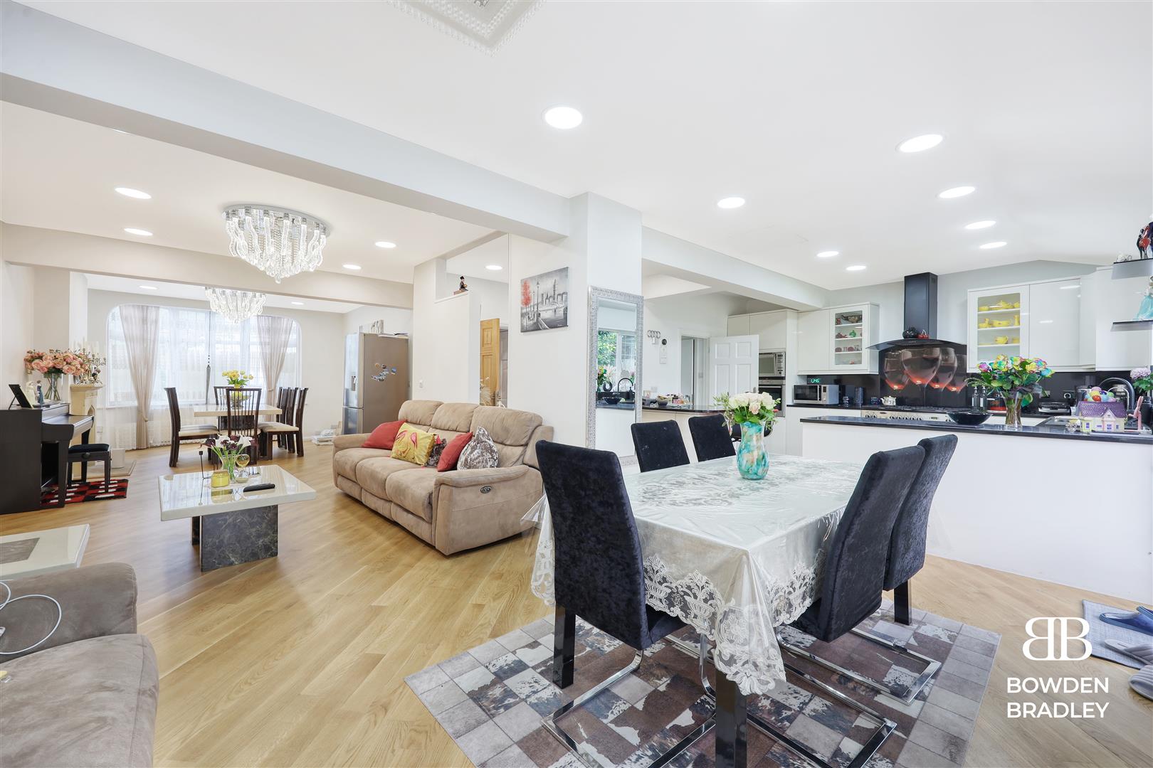 6 bed semi-detached house for sale in Dereham Road, Barking  - Property Image 5