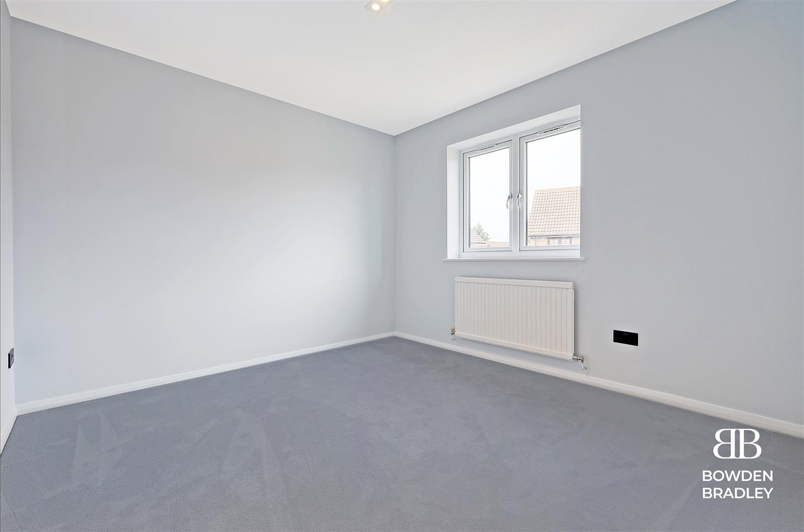 2 bed terraced house for sale in Trafford Close, Hainault  - Property Image 10