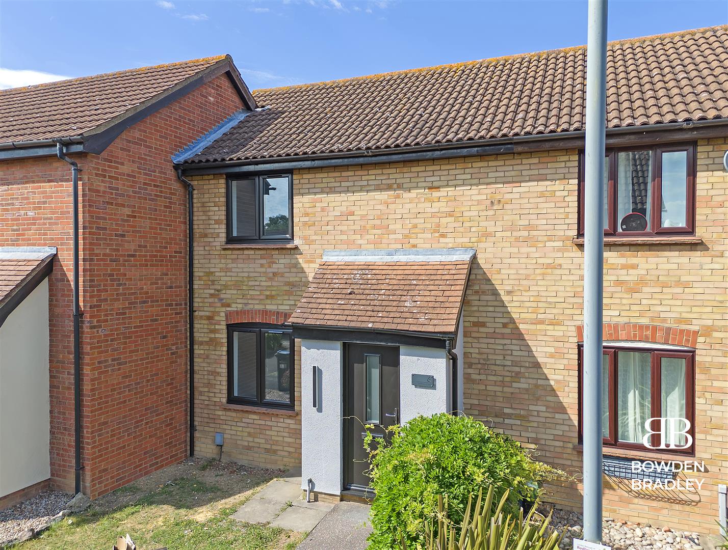 2 bed terraced house for sale in Trafford Close, Hainault  - Property Image 1