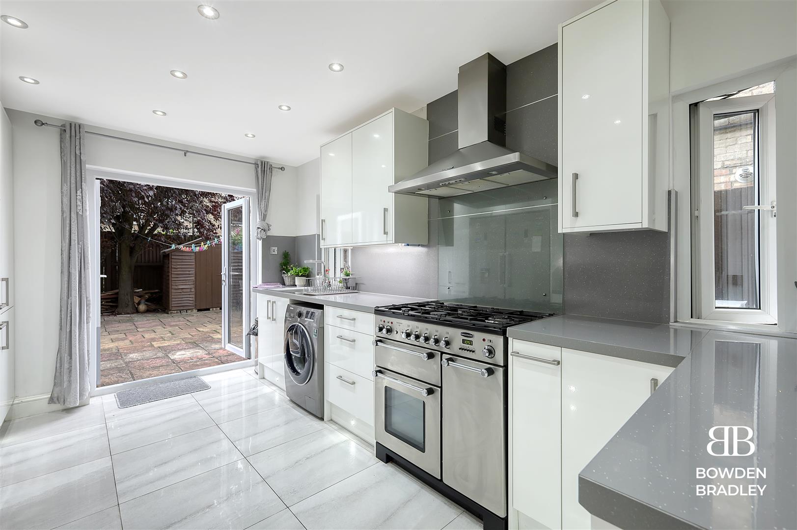 3 bed terraced house for sale in Wellesley Road, Walthamstow  - Property Image 3