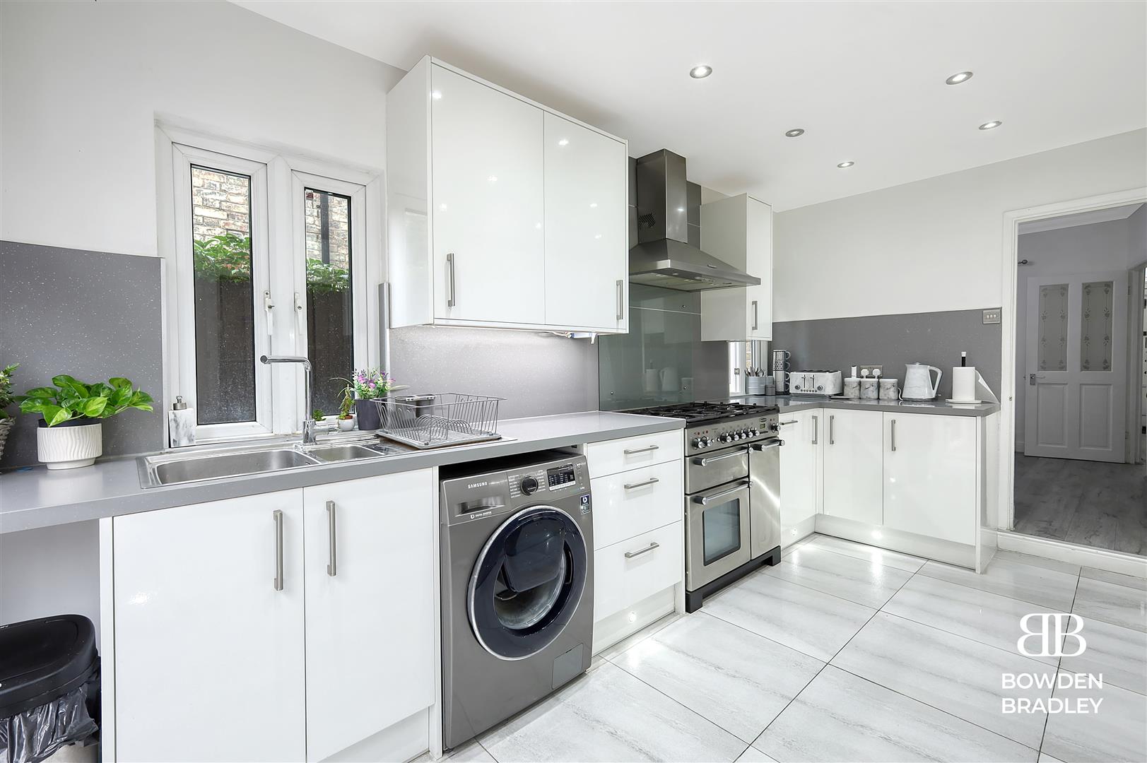 3 bed terraced house for sale in Wellesley Road, Walthamstow  - Property Image 2