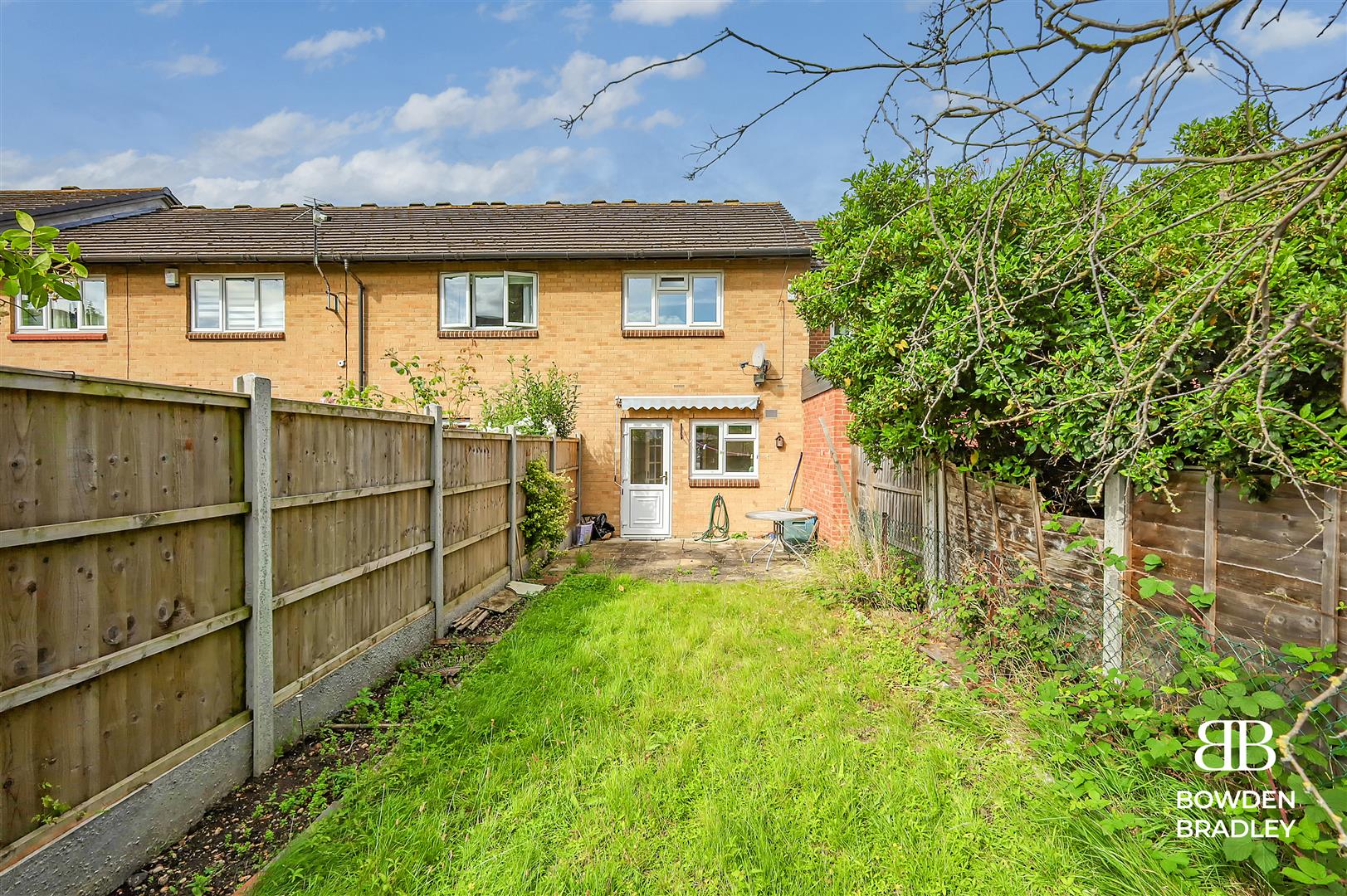 2 bed terraced house for sale in Laing Close, Hainault  - Property Image 17