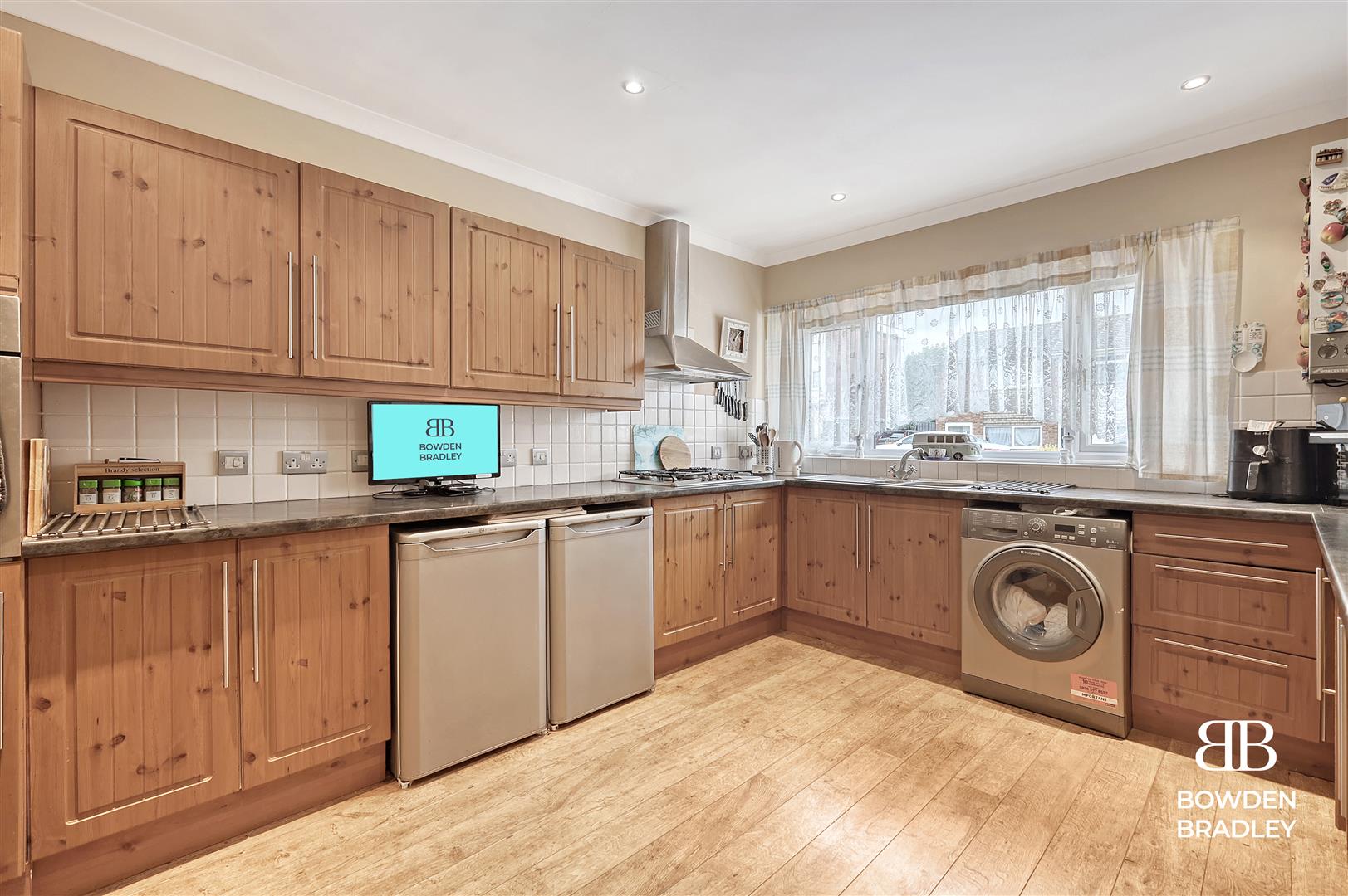 3 bed terraced house for sale in Robinia Close, Hainault  - Property Image 1