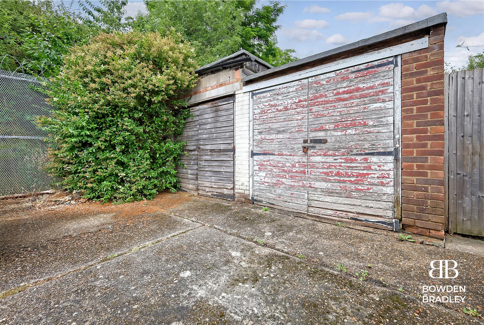 3 bed terraced house for sale in Robinia Close, Hainault  - Property Image 20