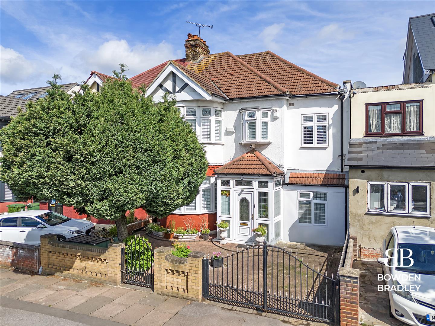 5 bed semi-detached house for sale in Wanstead Lane, Ilford  - Property Image 1