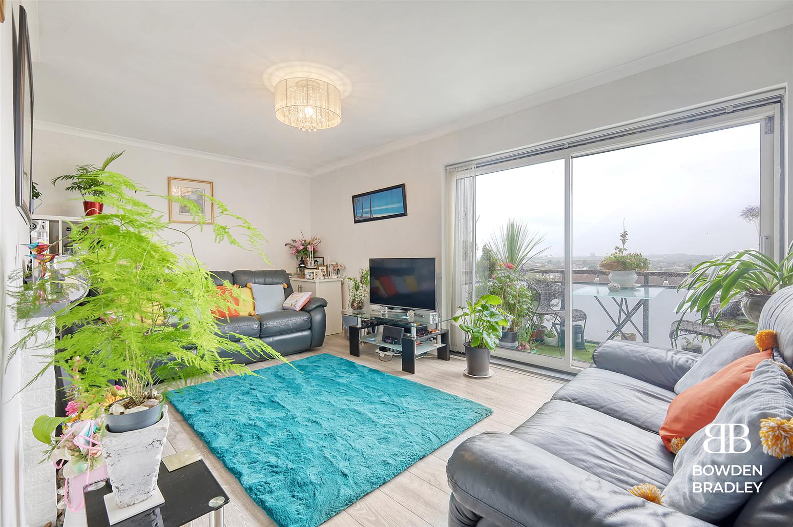 2 bed apartment for sale in Hillrise Road, Romford  - Property Image 2