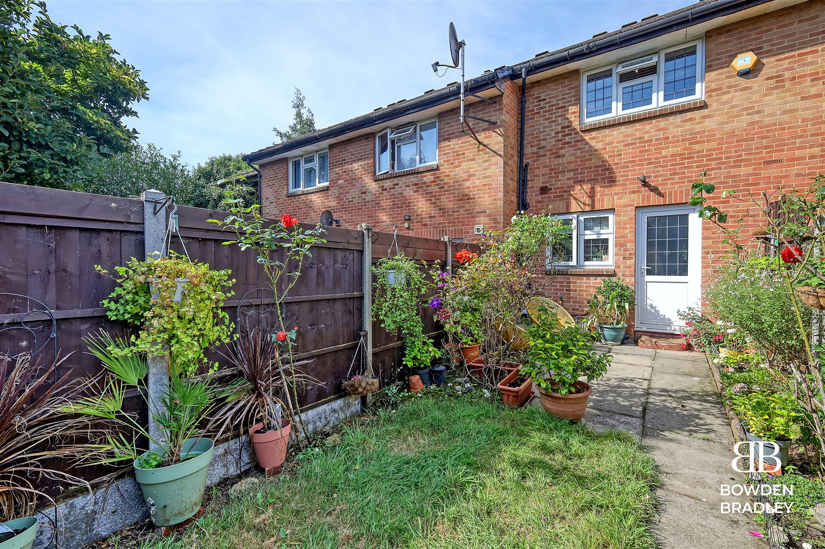 2 bed terraced house for sale in Andrew Close, Ilford  - Property Image 15