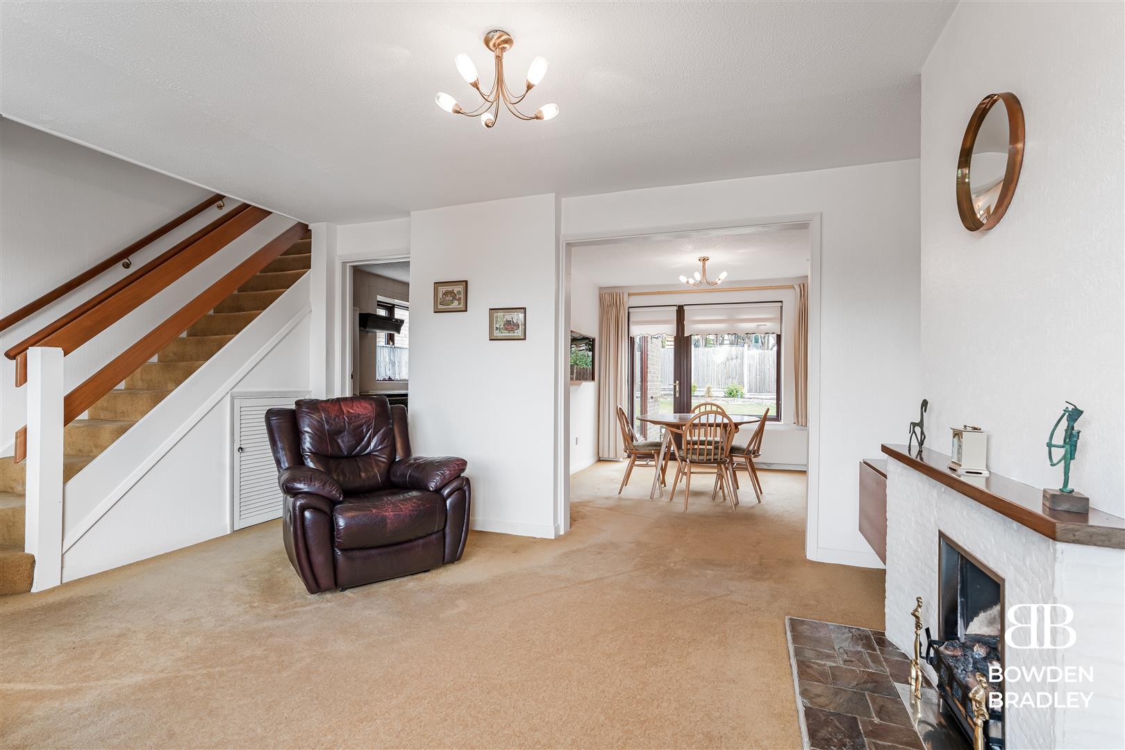 3 bed semi-detached house for sale in North Dene, Chigwell  - Property Image 4