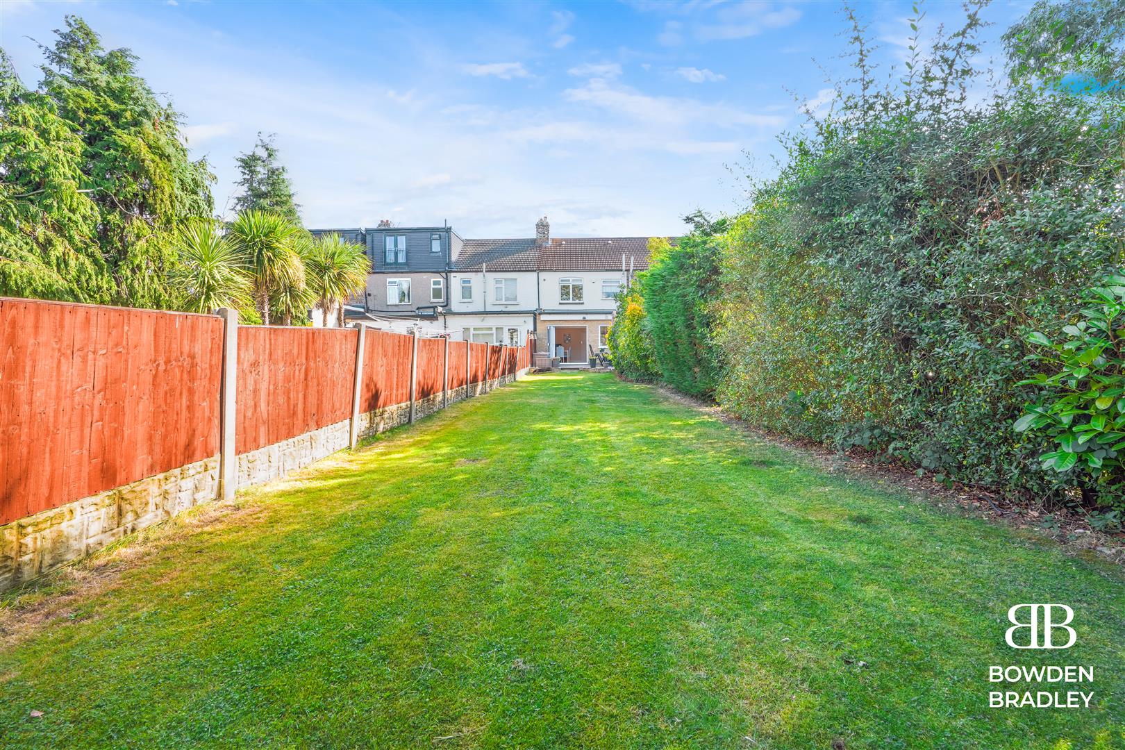 3 bed terraced house for sale in Hazelbrouck Gardens, Hainault  - Property Image 15