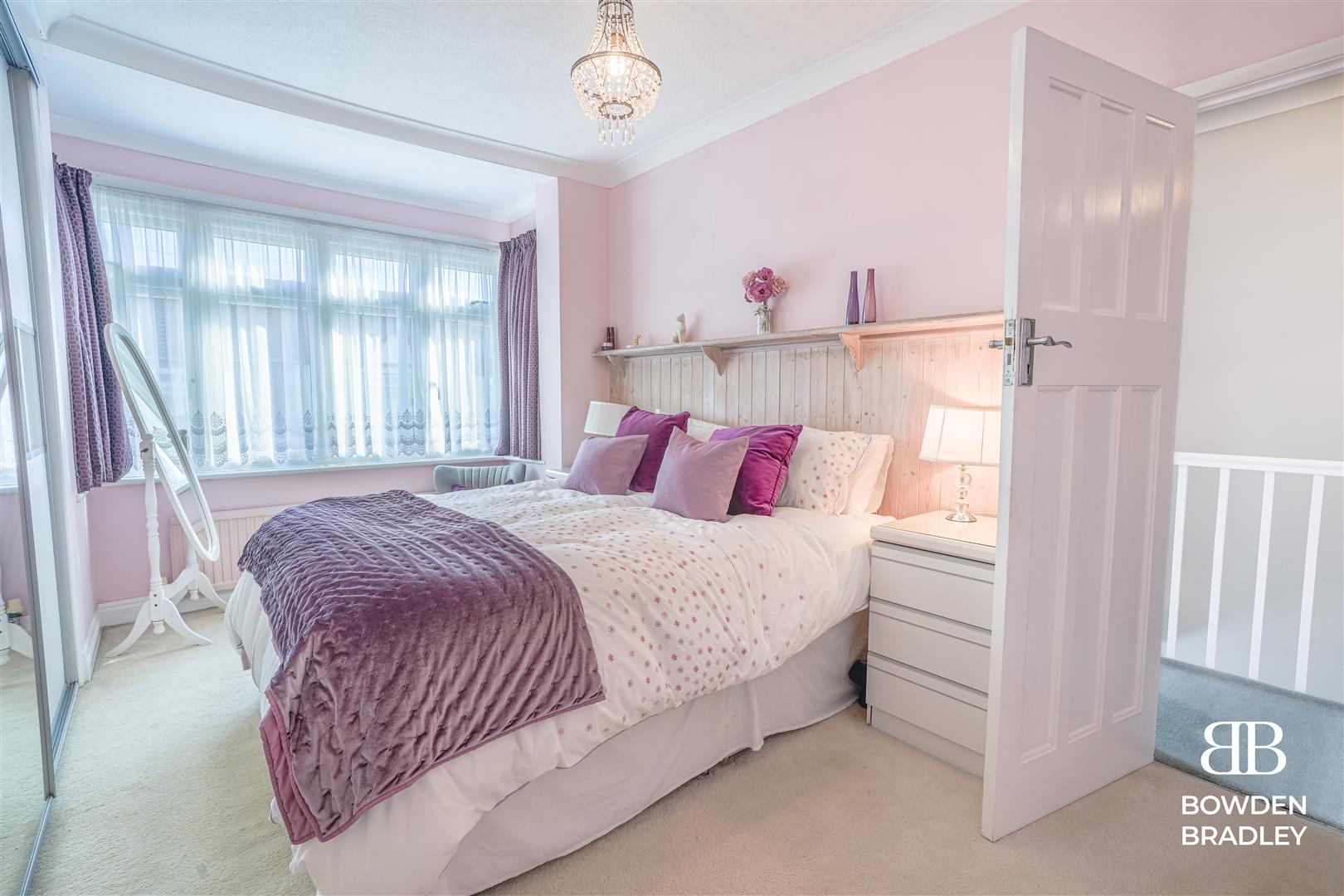 3 bed terraced house for sale in Hazelbrouck Gardens, Hainault  - Property Image 10