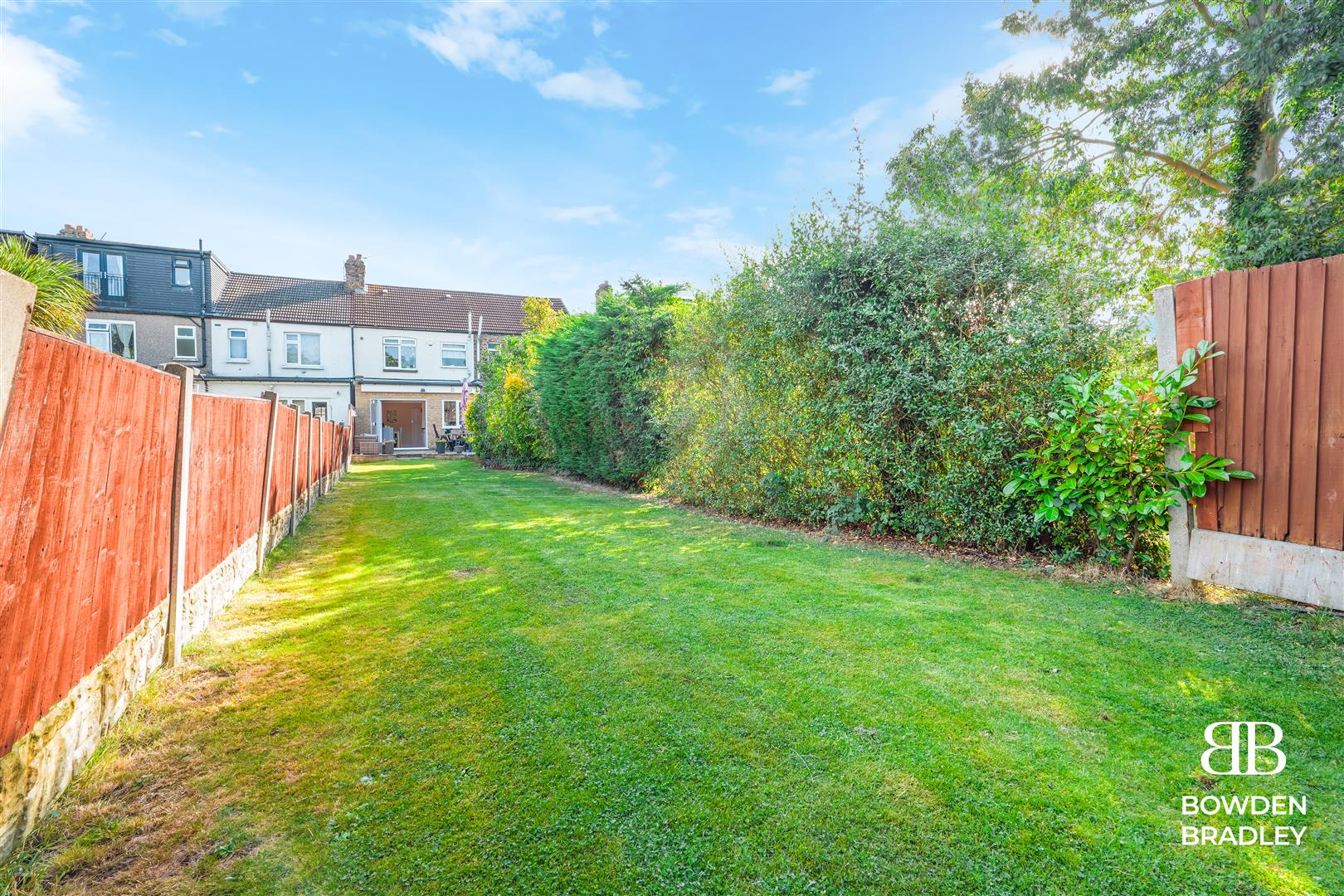 3 bed terraced house for sale in Hazelbrouck Gardens, Hainault  - Property Image 16