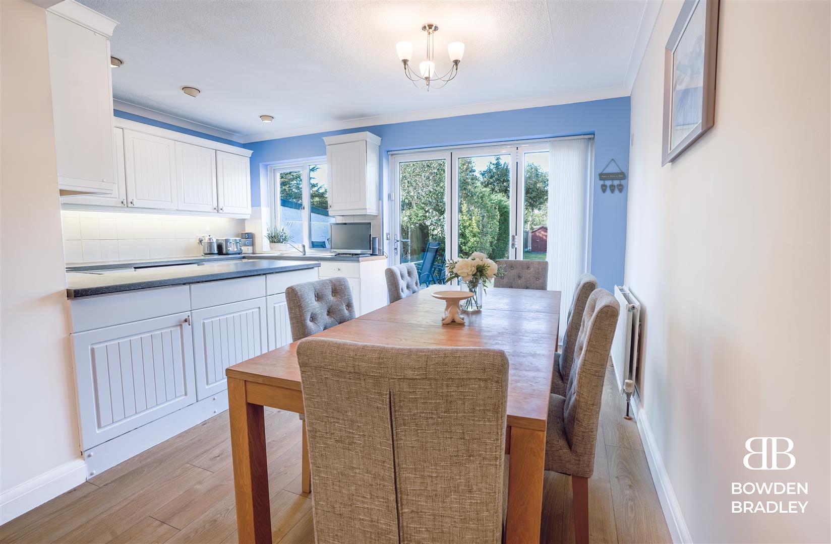 3 bed terraced house for sale in Hazelbrouck Gardens, Hainault  - Property Image 8