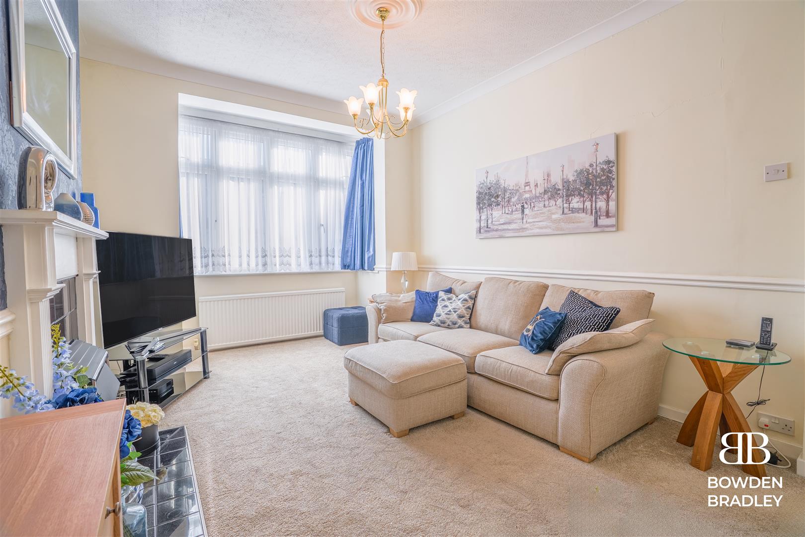 3 bed terraced house for sale in Hazelbrouck Gardens, Hainault  - Property Image 4