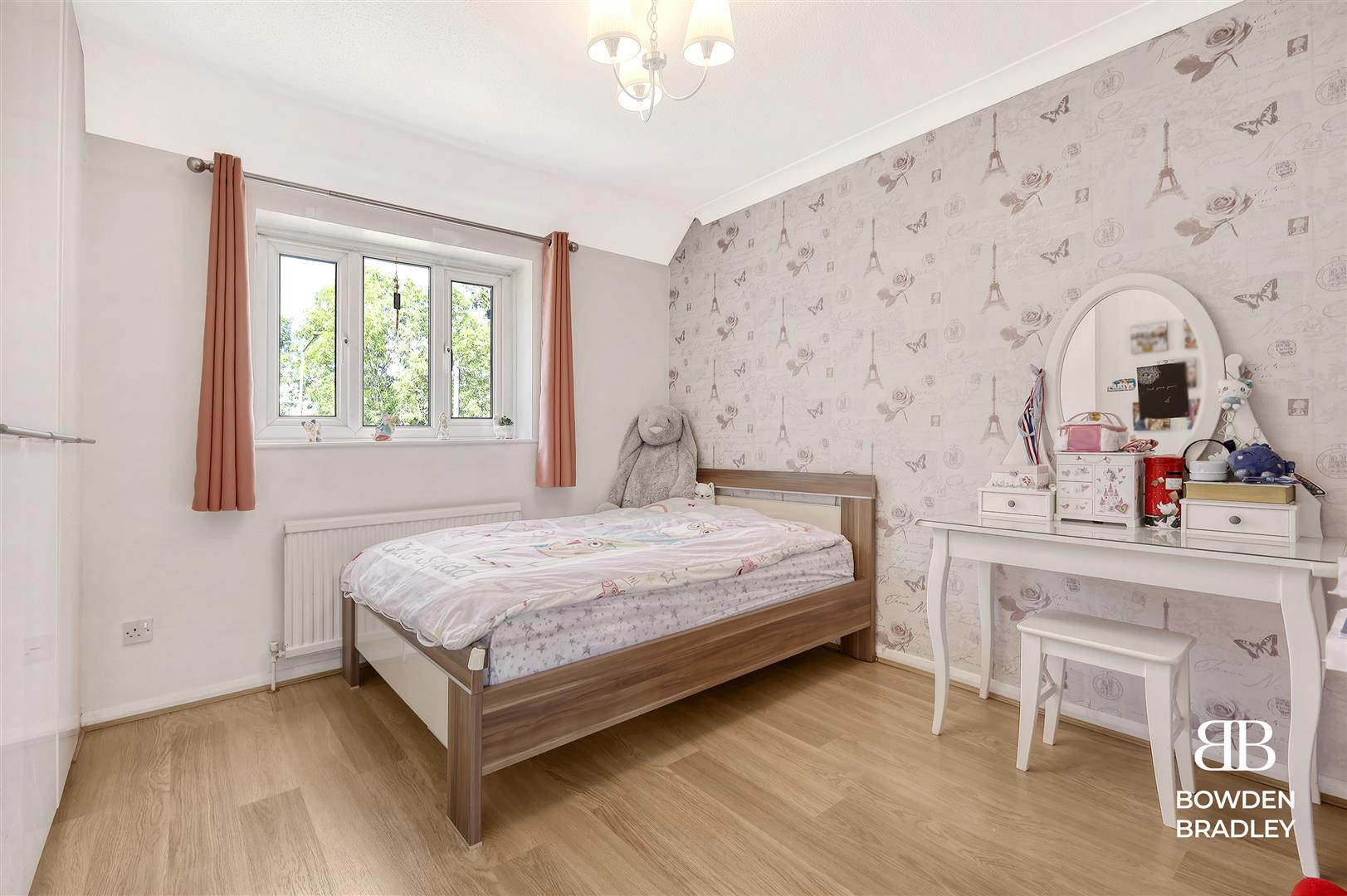 3 bed terraced house for sale in St. Marys Way, Chigwell  - Property Image 17