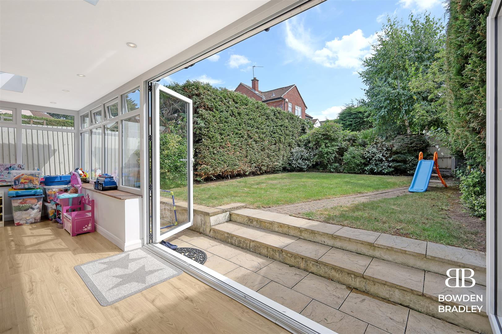 3 bed terraced house for sale in St. Marys Way, Chigwell  - Property Image 12