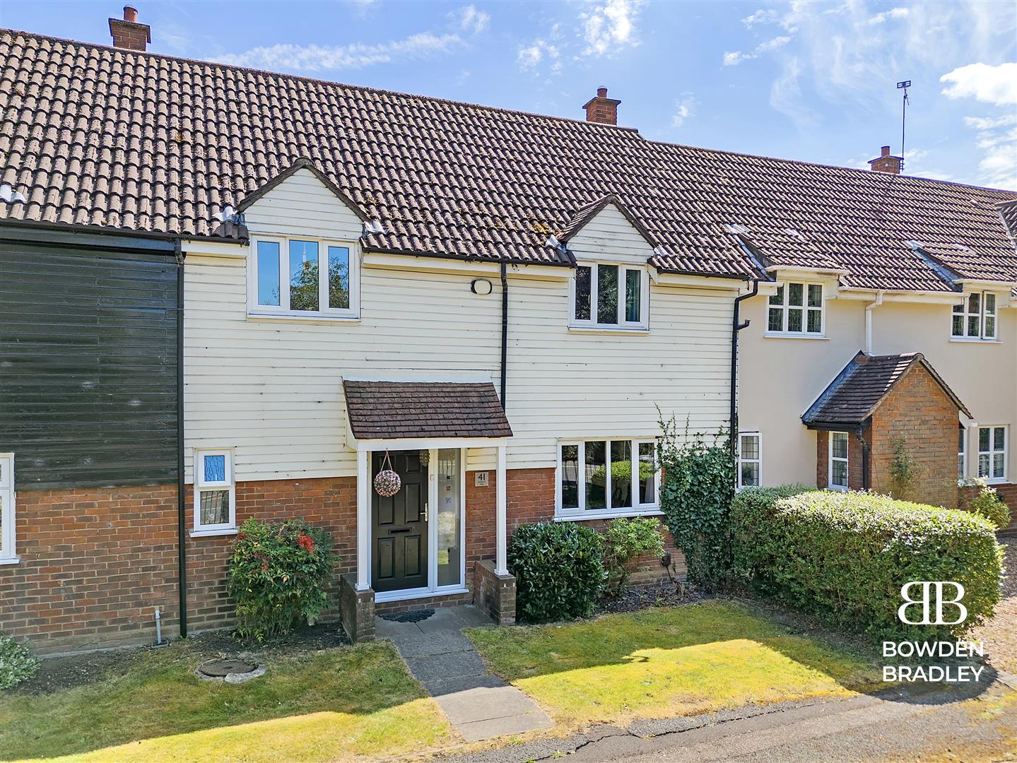 3 bed terraced house for sale in St. Marys Way, Chigwell  - Property Image 1