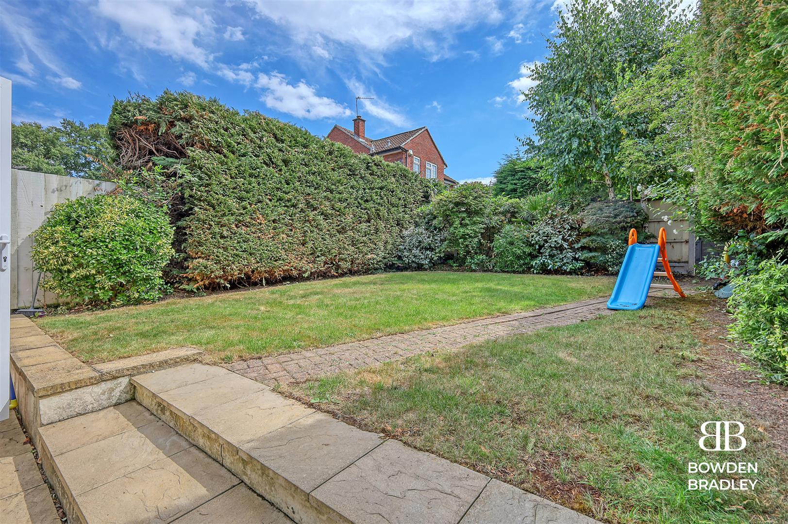 3 bed terraced house for sale in St. Marys Way, Chigwell  - Property Image 22