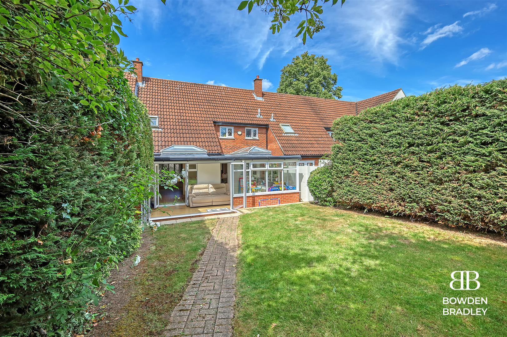 3 bed terraced house for sale in St. Marys Way, Chigwell  - Property Image 23