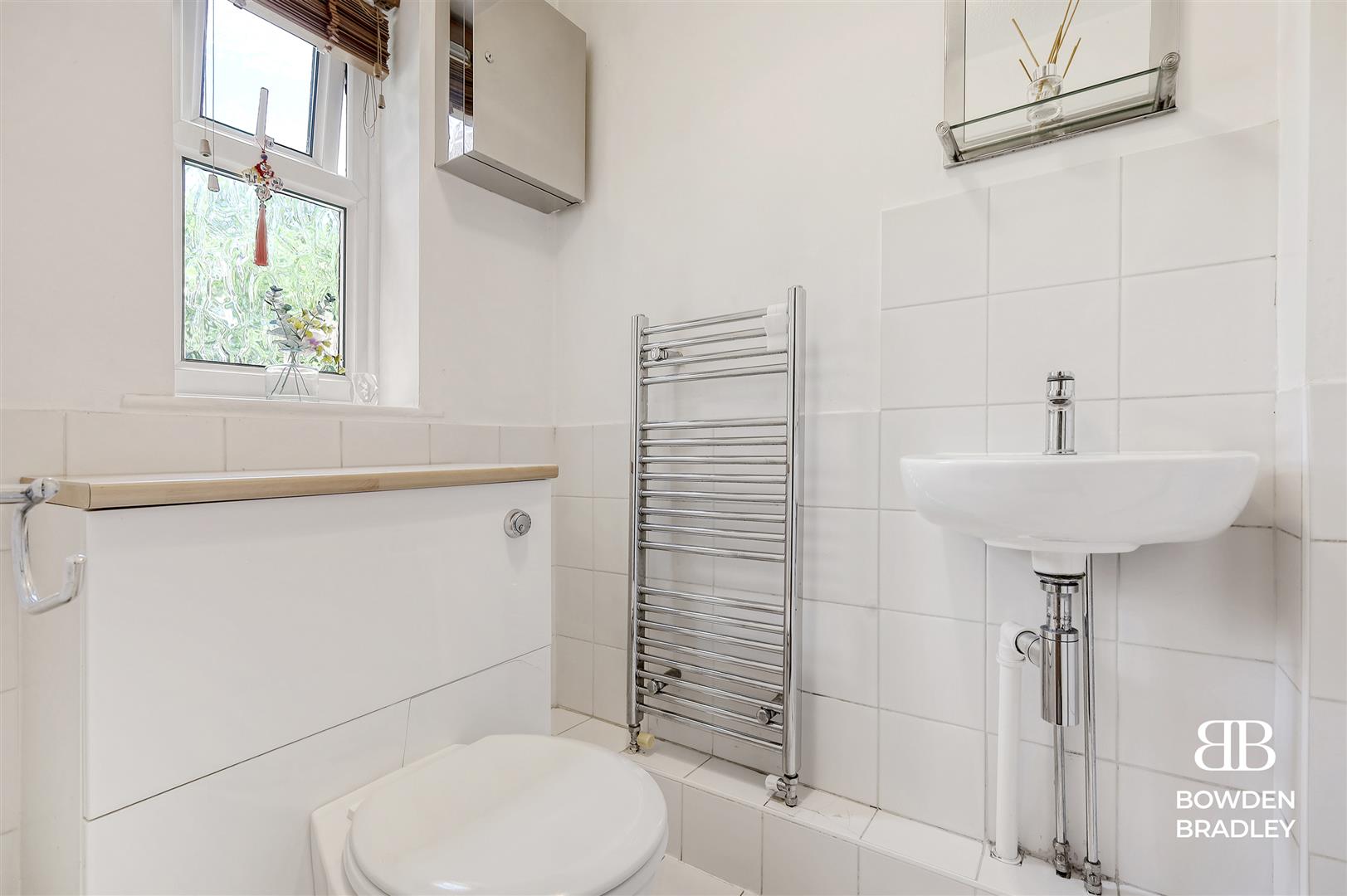 3 bed terraced house for sale in St. Marys Way, Chigwell  - Property Image 9